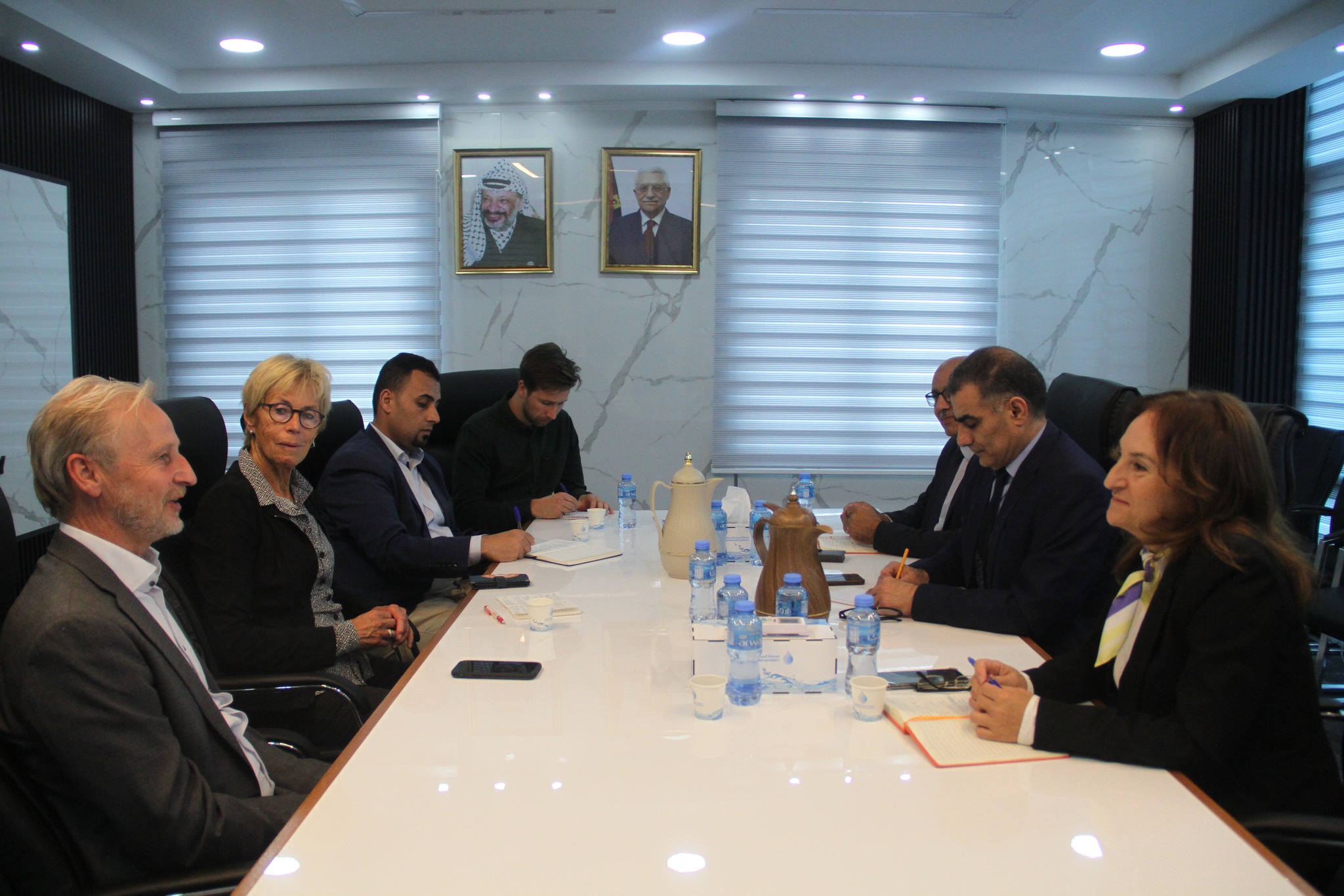 سلطة المياه تبحث مع شبكة المياه العالمية الهولندية مجالات التعاون المشترك