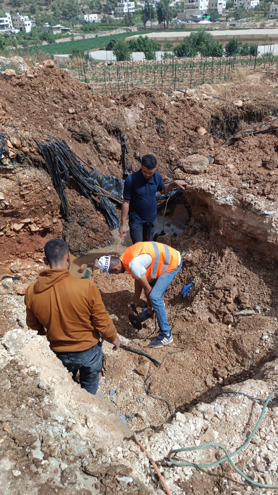 الكشف عن 8 وصلات مياه غير قانونية على خط دير شعار تتسبب بحرمان آلاف المواطنين من حصصهم المائية