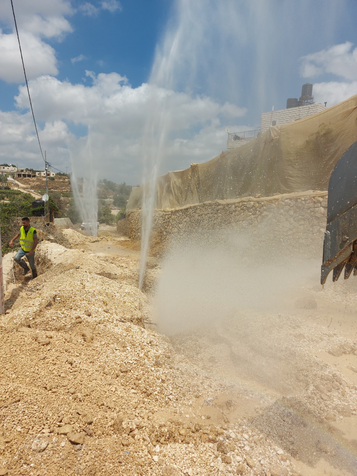 سلطة المياه: التعديات على خطوط المياه جريمة تتطلب تكاتف المجتمع في محاربتها والضرب بيد من حديد"