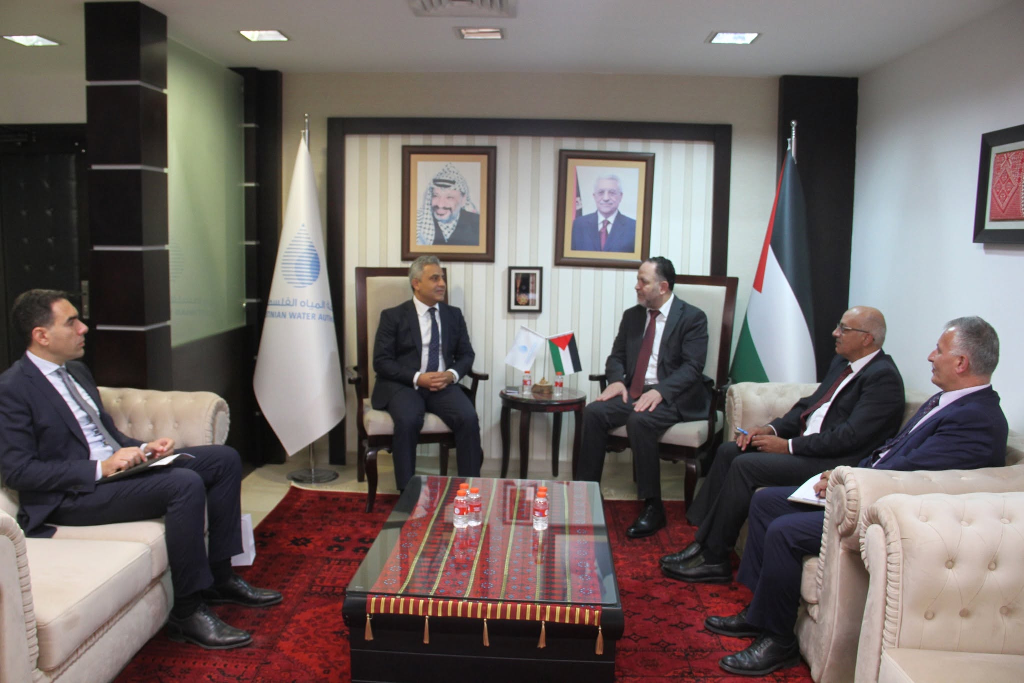 وزير المياه يبحث مع السفير المصري دعم قطاع المياه الفلسطيني وتعزيز التحرك العربي لمواجهة التحديات