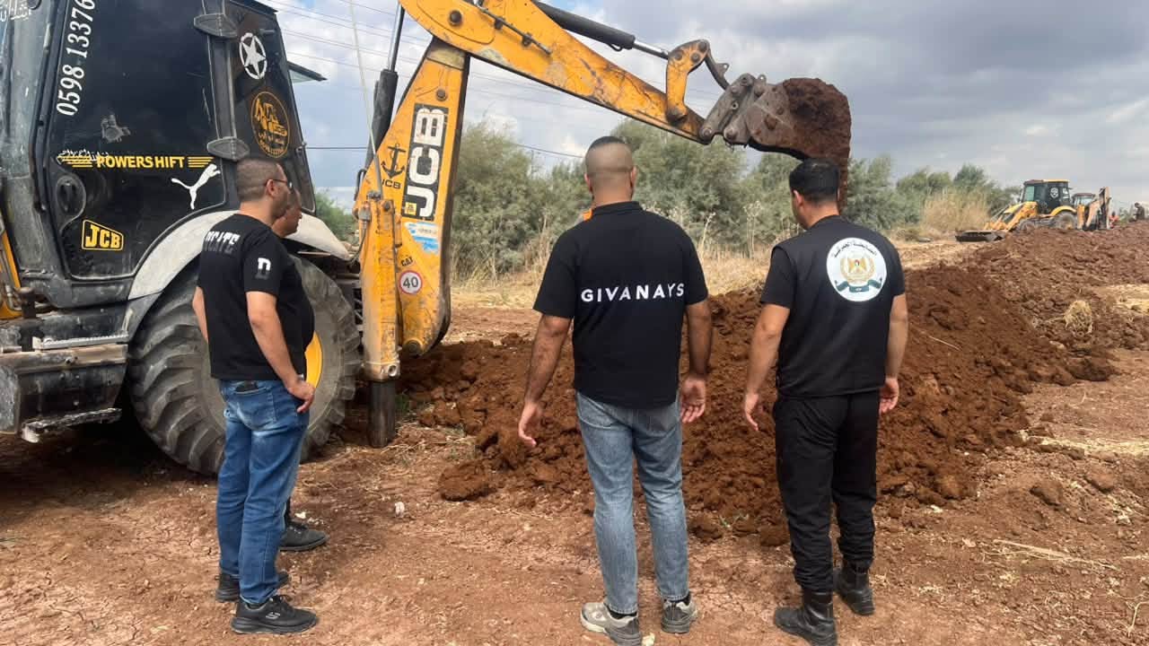 بتعاون سلطة المياه والأمن الاقتصادي.. إغلاق فتحتين غير قانونيتين على خط مياه شرق جنين
