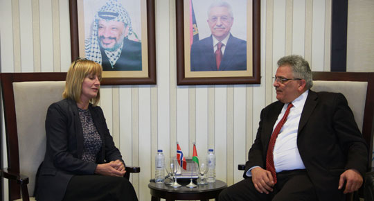 معالي الوزير م. مازن غنيم يطلع ممثلة النرويج  في فلسطين على اوضاع المياه