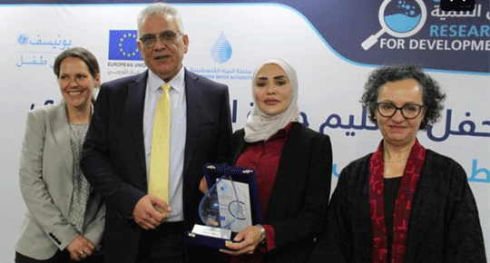 خلال حفل تسليم جائزة أفضل بحث علمي في مجال المياه والصرف الصحي...
الوزير غنيم: نسعى لتحويل البحث العلمي من مادة علمية الى مشروع قابل للتطبيق 