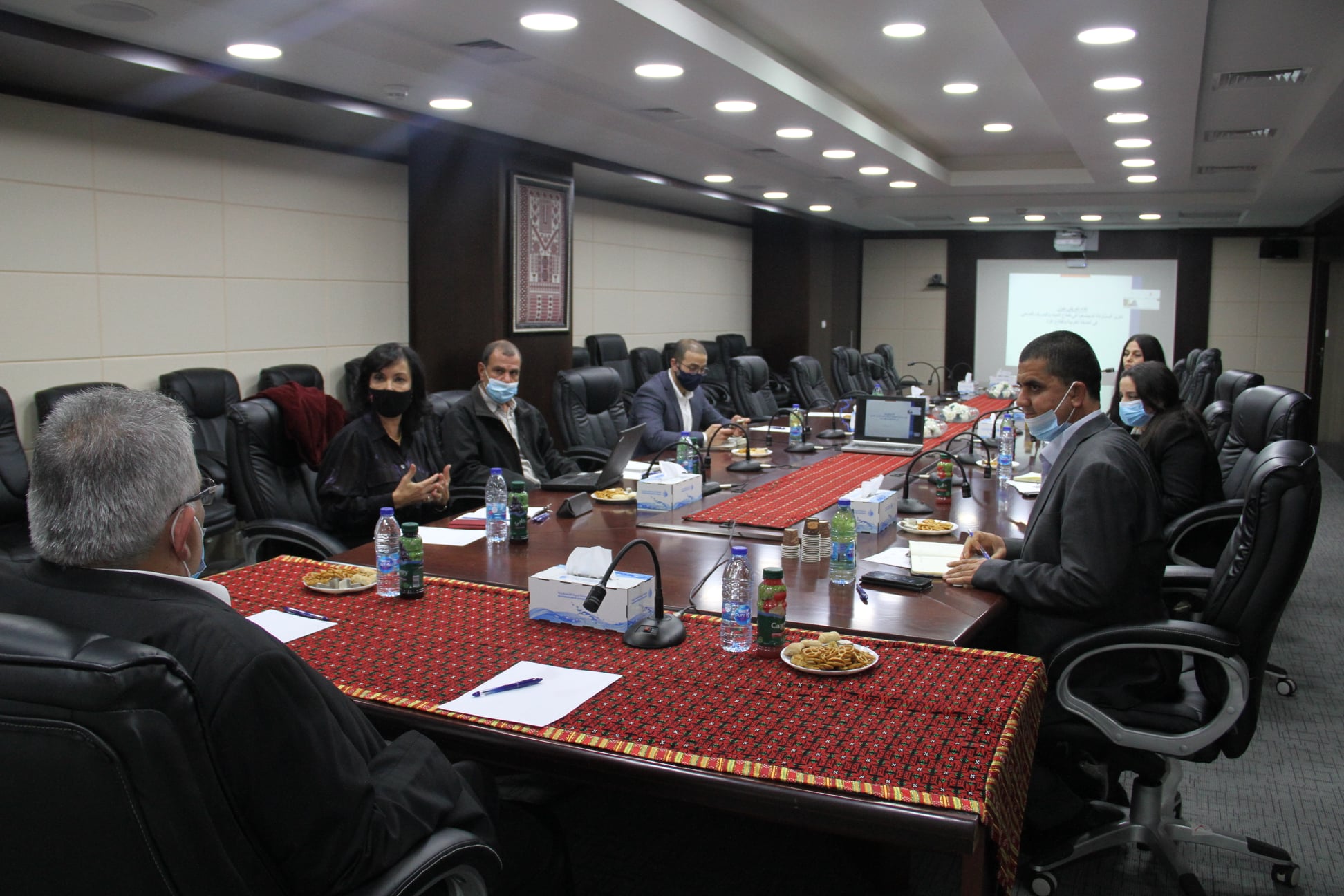 عقد لقاء لبحث آليات تعزيز المشاركة المجتمعية في قطاع المياه والصرف الصحي