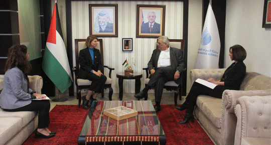 الوزير غنيم يلتقي منسقة المياه في اللجنة الدولية للصليب الأحمر