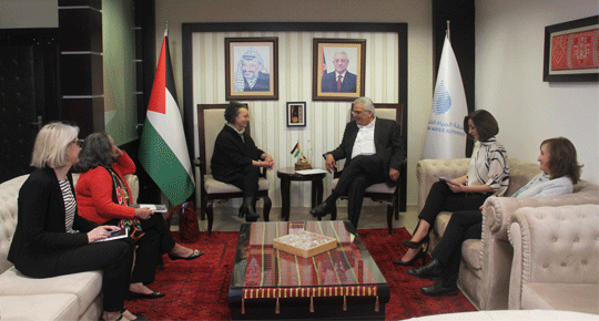 التقى الممثلة الخاصة لمكتب اليونيسف الجديدة في فلسطين...
الوزير غنيم: حققنا انجازات عديدة مع اليونيسيف ونسعى للمزيد من التعاون المثمر