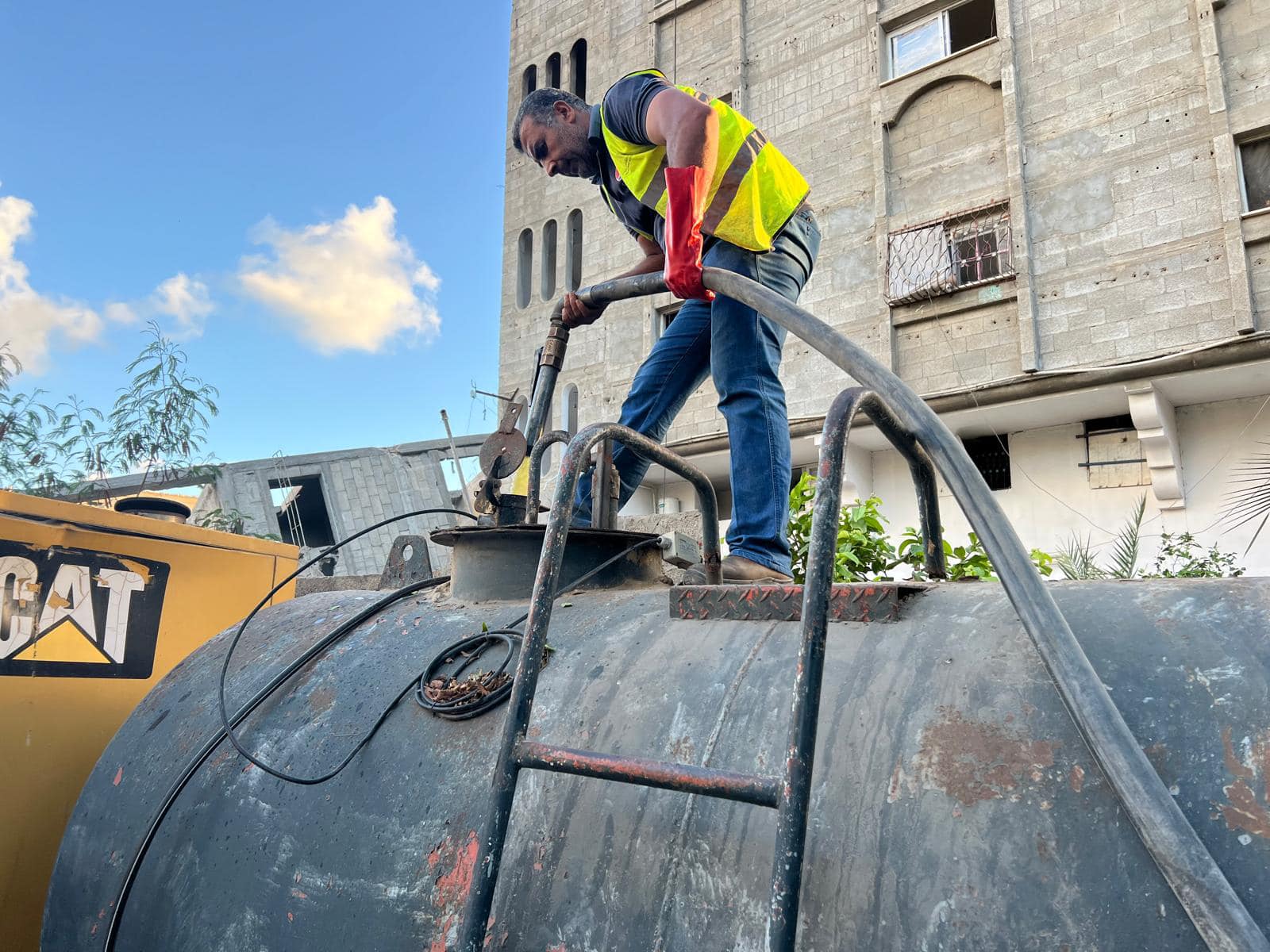 
الفقهاء: ادخال 37 ألف لتر جديدة من الوقود لاستمرار تشغيل مرافق المياه وتوفير بغزة وشمالها
