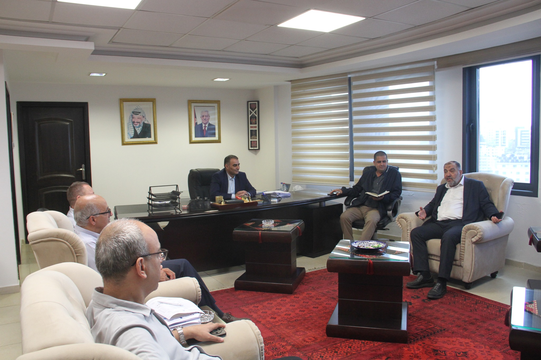 الفقهاء يلتقي رئيس بلدية الخليل لبحث آليات العمل بمشاريع المياه والصرف الصحي