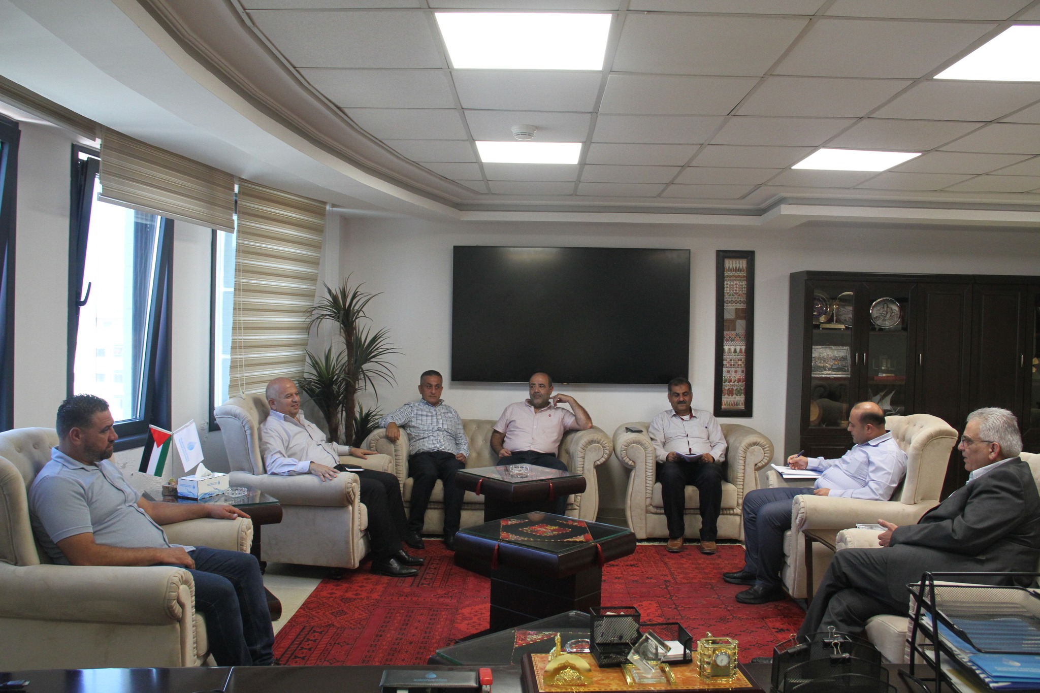 الوزير غنيم يبحث الاحتياجات المائية  لبلدية كفر زيباد