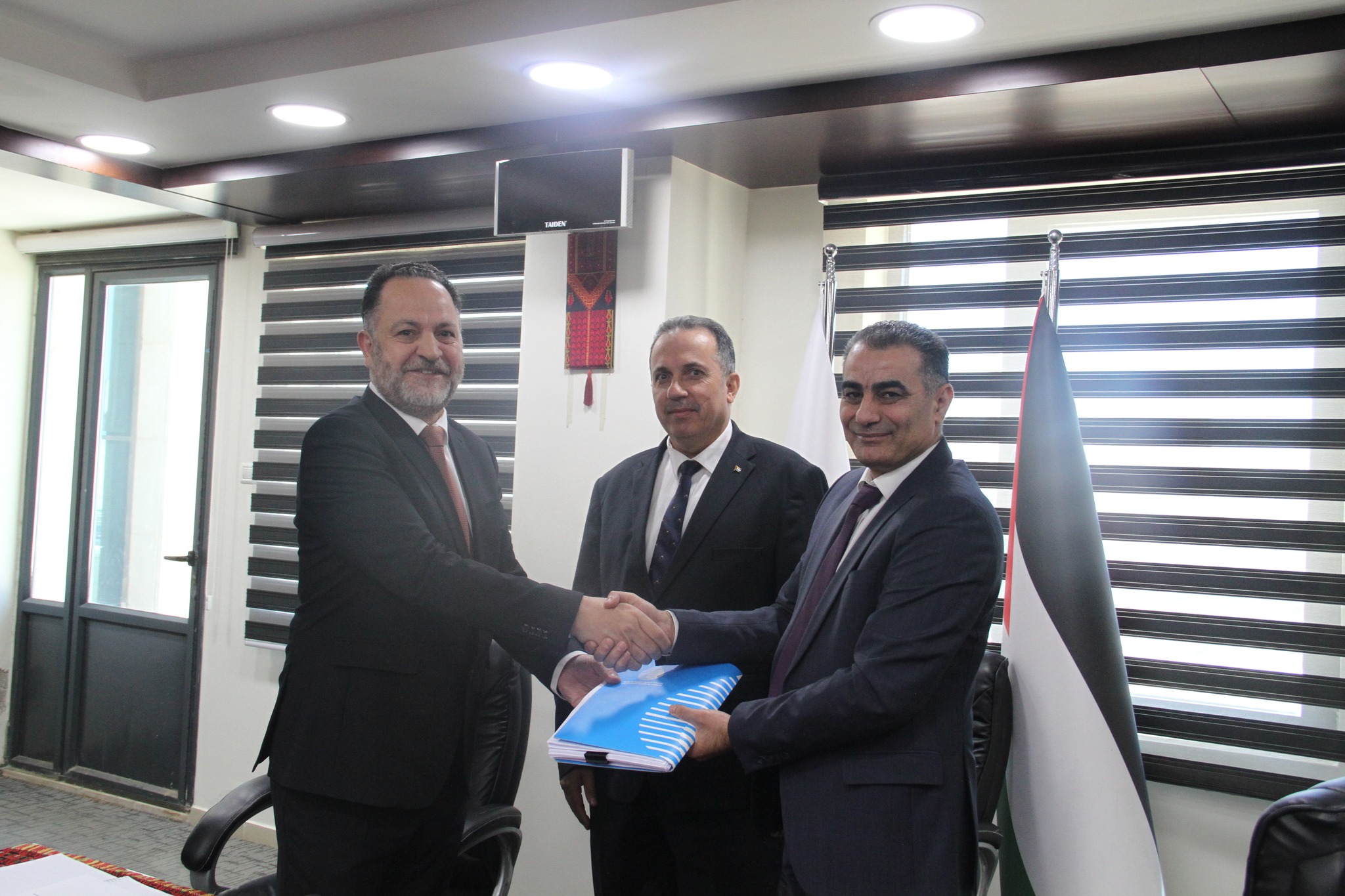 د.زياد ميمي يتسلم مهامه رئيساً لسلطة المياه