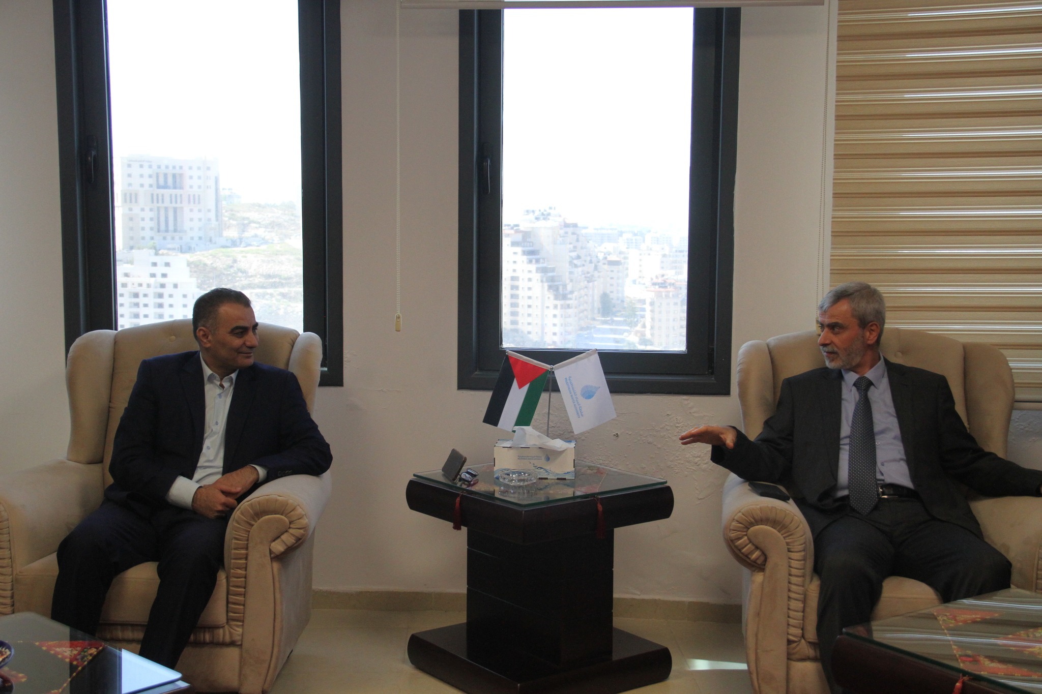 خلال لقائه مدير عام مصلحة مياه القدس...
القائم بأعمال رئيس سلطة المياه : تأمين المياه للمواطنين أولوية
