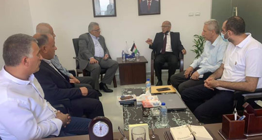 رئيس سلطة المياه يطلع على احتياجات بلدية غزة عقب العدوان
