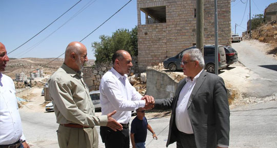 في جولة شملت قريتي أبو فلاح ودوما ... المهندس غنيم معركتنا مع الاحتلال الذي يستخدم المياه كوسيلة ضغط على الفلسطينيين
