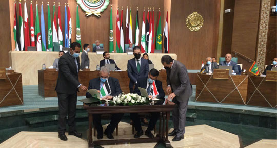 خلال توقيع مذكرة تعاون مع نظيره العراقي
