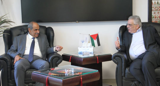 الوزيران غنيم وزيارة يبحثان التعاون المشترك 
