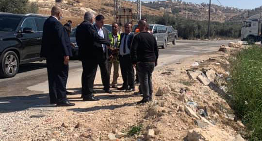 الوزير غنيم يبحث احتياجات يطا وبيت عمرة   
