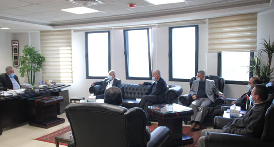 رئيس سلطة المياه يطلع على احتياجات مجلس خدمات شمال الخليل
