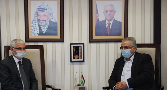 الوزير غنيم يلتقي القنصل التركي العام  
