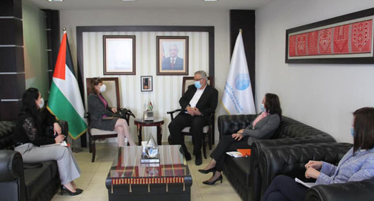 الوزير غنيم يلتقي ممثل هولندا ويبحث سير العمل في المشاريع التطويرية
