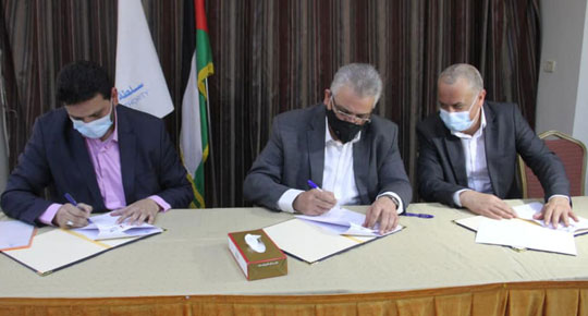 توقيع اتفاقية تخزين فائض الطاقة الكهربائية المولدة من محطات الطاقة الشمسية بين سلطة المياه وشركة توزيع الكهربا