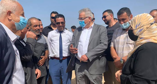 غنيم يزور "القرية السويدية" غرب رفح ويتطلع على احتياجات سكانها
