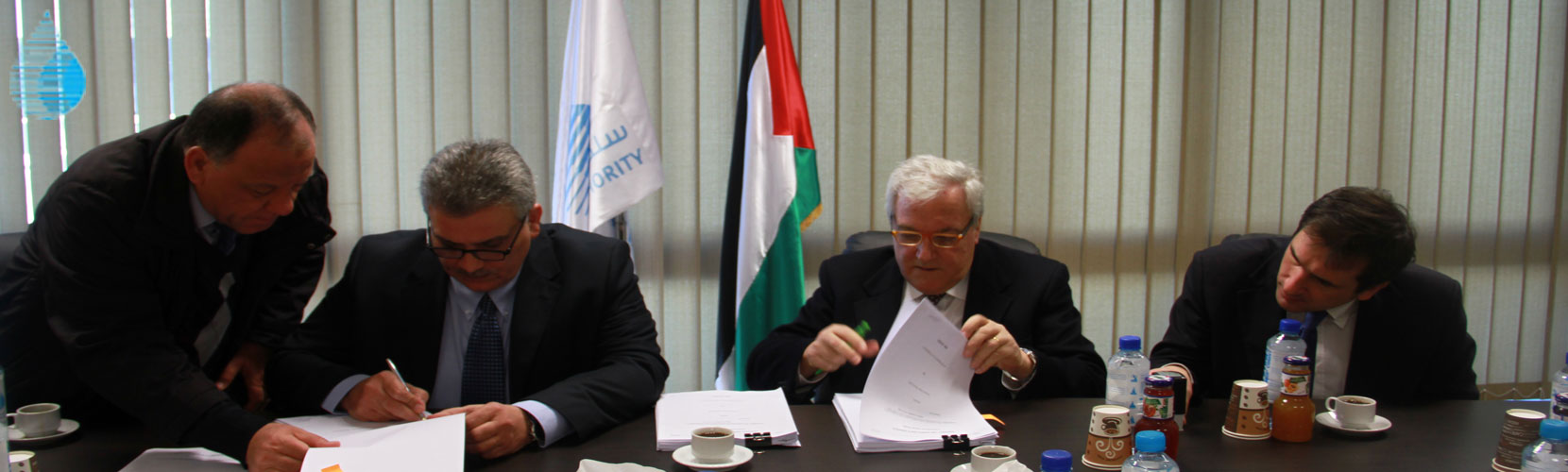 م. غنيم يوقع العقد الاستشاري للمشاريع الملحقة بمحطة التحلية