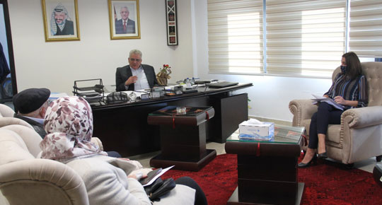 رئيس سلطة المياه يبحث احتياجات بلدية بيت اولا
