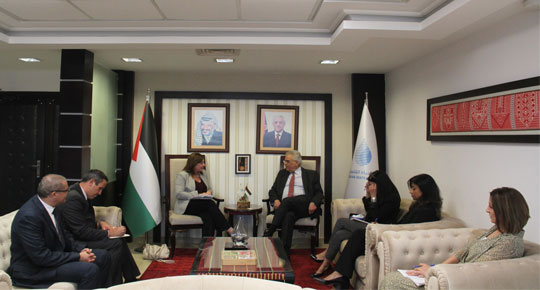 الوزير غنيم يلتقي مديرة الوكالة الأمريكية ويبحث معها البرامج والخطط الاستراتيجية لقطاع المياه