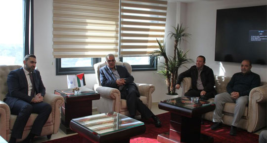 الوزير غنيم يبحث مع رئيس بلدية البيرة تطوير العمل بمحطة الصرف الصحي