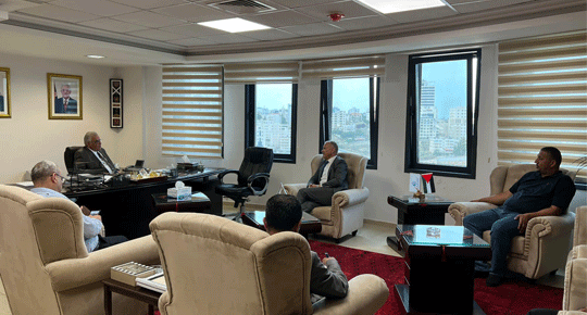 الوزير غنيم يبحث احتياجات مجلس قروي دار صلاح