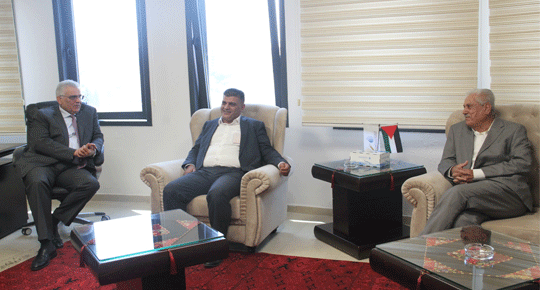 رئيس سلطة المياه يبحث احتياجات عصيرة الشمالية