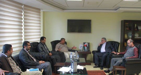 رئيس سلطة المياه يطلع على احتياجات بلدية حلحول ويلتقي بلدية اذنا

