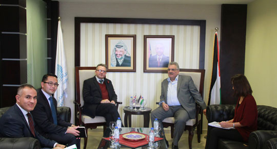 رئيس سلطة المياه يلتقي ممثلي المؤسسة الدولية البريطانية

