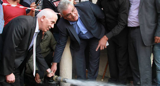 سنعمل على توفير مياه آمنة لأطفالنا في الفوار الوزير غنيم يفتتح وصلة مياه مخيم الفوار

 
