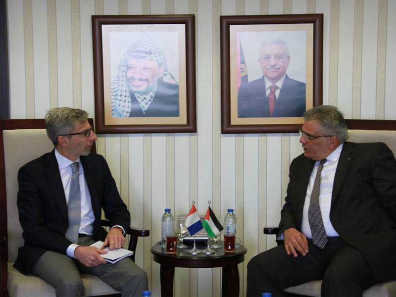 في إطار الاستعداد لعقد مؤتمر المانحين الدوليّ
غنيم يلتقي القنصل الفرنسي العام