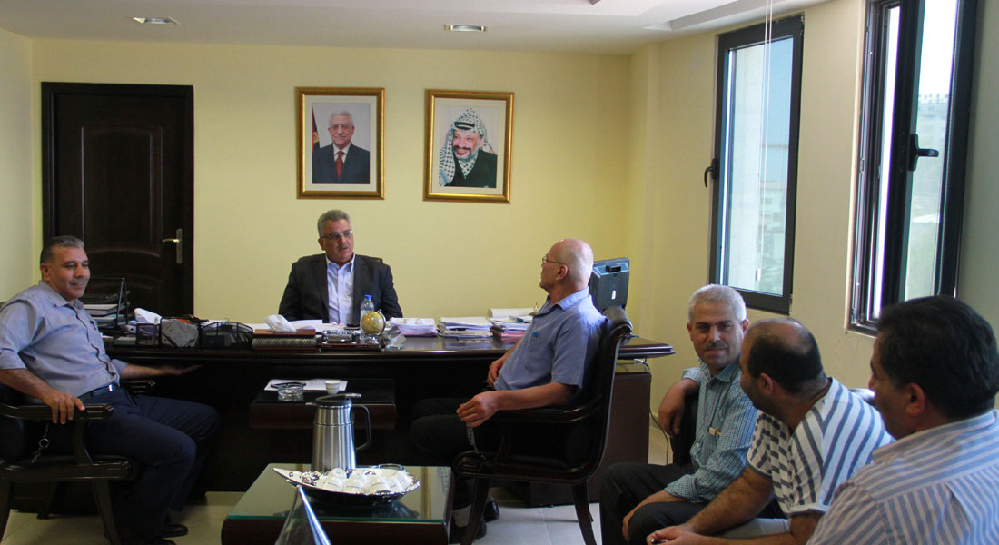 رئيس سلطة المياه يطلع على احتياجات جبع