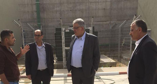 رئيس سلطة المياه يقوم بجولة تفقدية على أبار جنين
