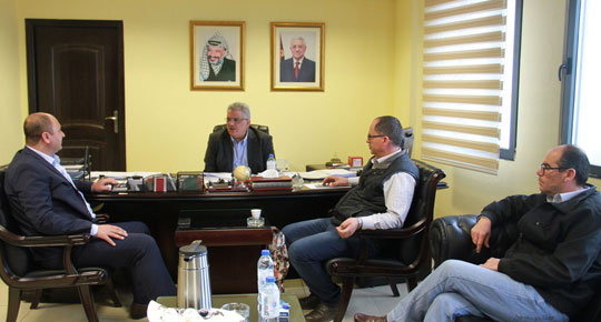 رئيس سلطة المياه يلتقي مجلس بلدي دورا