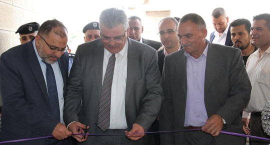 الوزير غنيم اثناء افتتاحه مكتب دائره مياه الضفة الغربية الجنوب

سنبقى نعمل من اجل إنهاء الأزمة المائية
