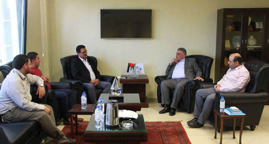 رئيس سلطة المياه يطلع على احتياجات قبلان
