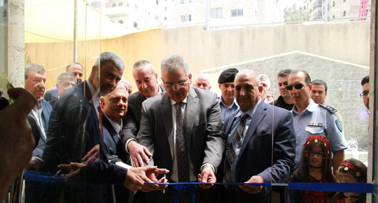 الوزير مان غنيم - رئيس سلطة المياه غنيم خلال افتتاحه لمركز خدمات جمهور كفر عقب اليوم
