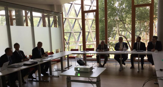 رئيس سلطة المياه يبحث مع بنك الاستثمار الأوروبي جملة من المشاريع التطويرية

