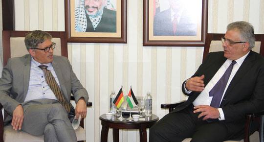 ألمانيا تعلن نيتها دعم برنامج محطة التحلية المركزية في غزة ... خلال اجتماع م.غنيم مع الممثل الألماني كريمير



