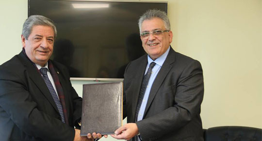 رئيس سلطة المياه يوقع مذكرة تفاهم مع جامعة الاقصى
