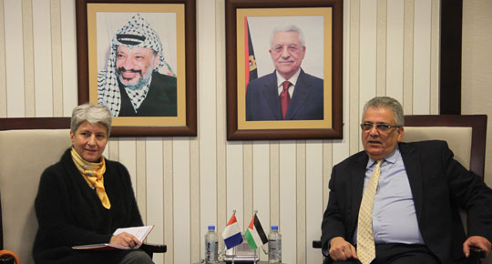 الوزير غنيم يبحث مع البعثة الفرنسية ابرز المستجدات في المشاريع المائية 
