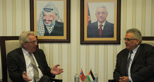 الوزير غنيم يبحث مع المبعوث النرويجي التطورات في قطاع المياه

