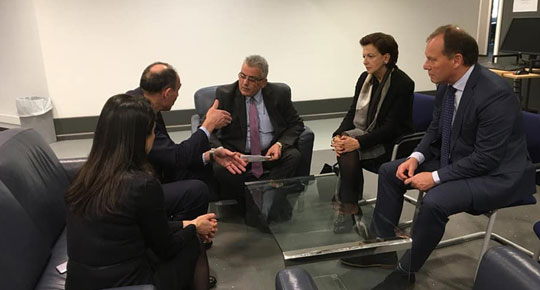 بروكسل - التقى م. مازن غنيم رئيس سلطة المياه، السيد لوكا لازارولي مدير عام بنك الإستثمار الأوروبي.

