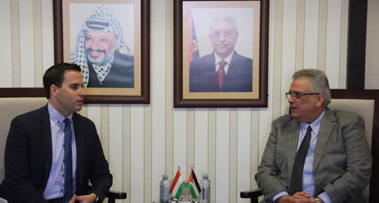 رئيس سلطة المياه يتسلم دعوة رسمية للمشاركة في قمة المياه في بودابست

