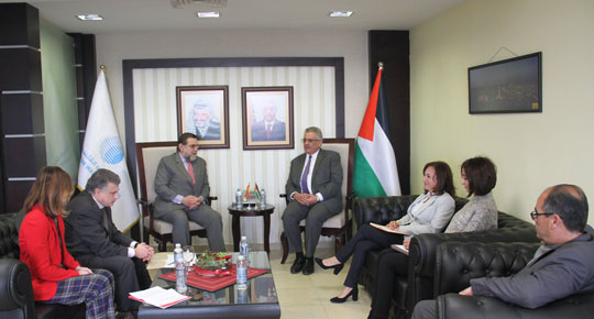 الوزير غنيم يلتقي القنصل الاسباني العام

