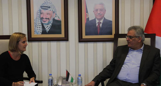 الوزير غنيم يلتقي البعثة الفرنسية ويبحث معها تطورات العمل في المشاريع المائية

